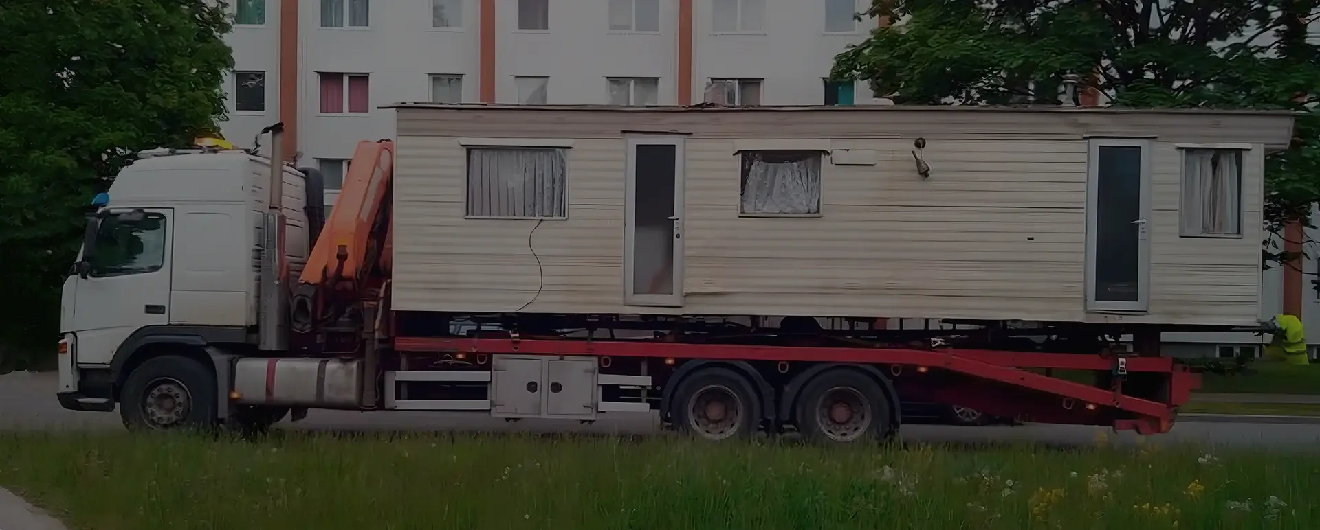 Получить онлайн цены на доставку низким тралом дом вагона в поселке городского типа Звёздный городок (Центральный округ - Московская область) на сайте самостоятельно